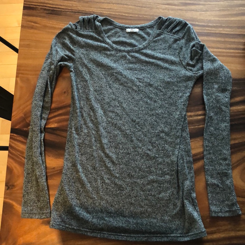 Grey top with long sleeves